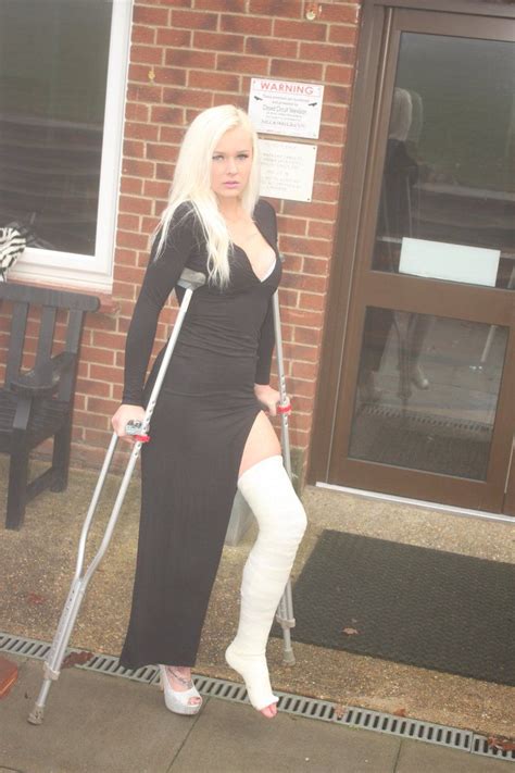 Embedded Long Leg Cast, Crutches, Long Legs, It Cast, Sporty, Hot, Girl, Style, Fashion