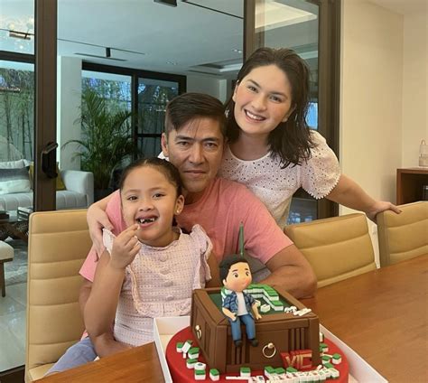 LOOK: Vic Sotto reunites with family on birthday after being in isolation | Inquirer Entertainment