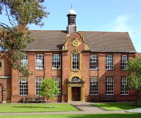 The Top 10 Oldest Schools in the UK (Based on Founded Year)