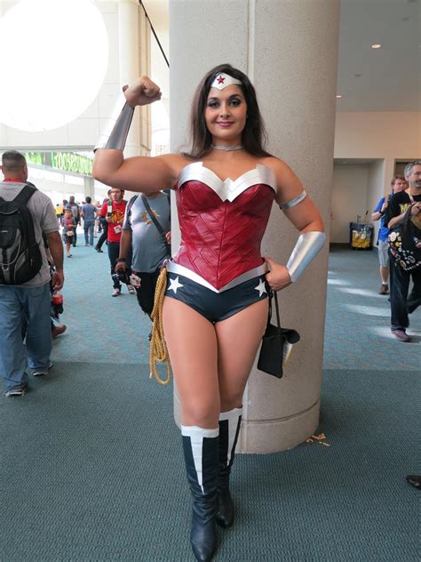 New 52 Wonder Woman Golden Lasso Cosplay – The Golden Lasso