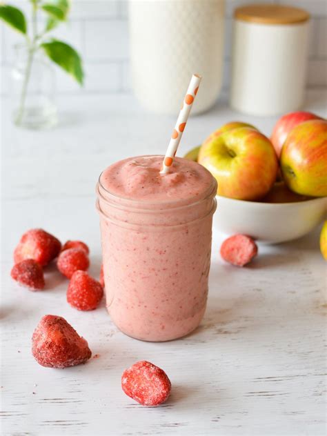 Strawberry Apple Smoothie - Sip Sip Smoothie