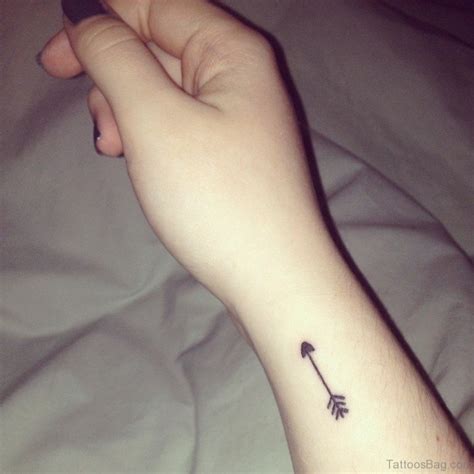 71 Adorable Arrow Tattoos For Wrist