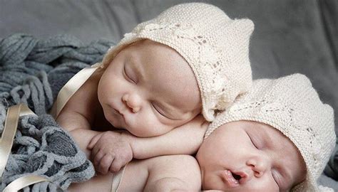 Twin Babies Sleeping - 23 photos which are simply visual sugar cubes | Briff.Me