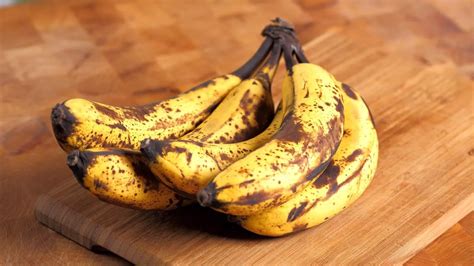 You're storing bananas wrong - clever hack will keep them fresh 'for 14 days' - Mirror Online