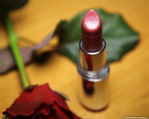 Цвет граната на моих губах с Clarins Joli Rouge Long Wearing Moisturizing Lipstick 732 Grenadine ...