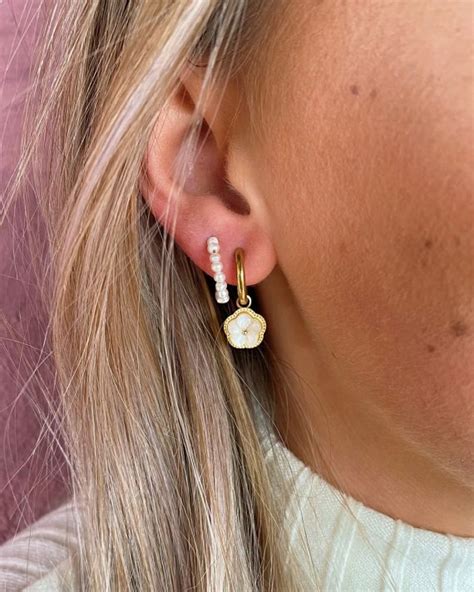 Mother Of Pearl Flower Hoop Earrings | Tess VS