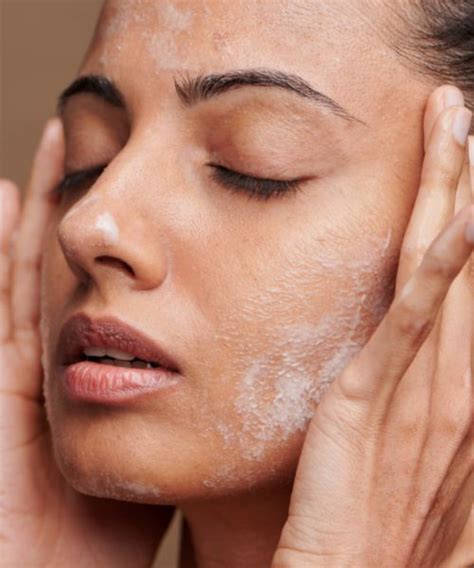 How to Fix Dehydrated Acne-Prone Skin (Esthetician Explains)