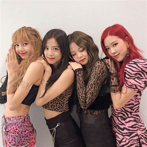 Rosé Blackpink 🦋 on Instagram: “They’re so pretty 😍”, 2023 | Black pink ...