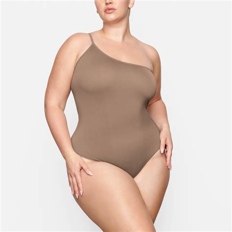 ESSENTIAL ONE SHOULDER BODYSUIT - DESERT | SKIMS