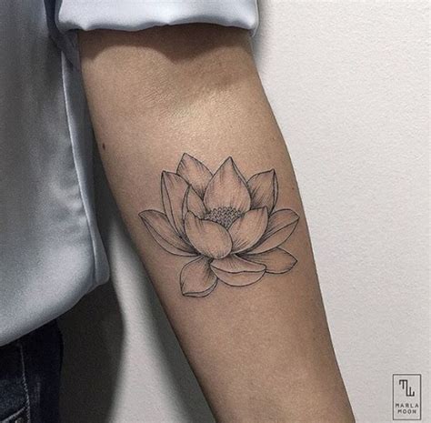 Lotus flower tattoo | Tatoeage ideeën, Tatoeage inspiratie, Tatoeage rozen