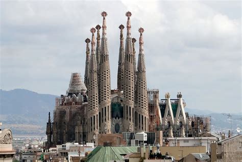 Vídeo: As seis torres que irão coroar a Sagrada Família | ArchDaily Brasil