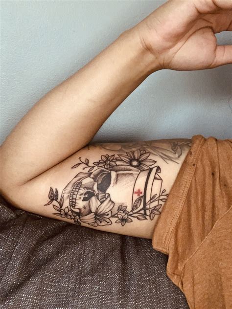 38 beautiful nurse tattoos with meaning – Artofit