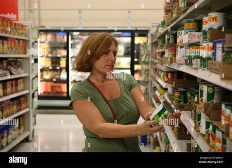 Woman shopping at Walmart Stock Photo - Alamy