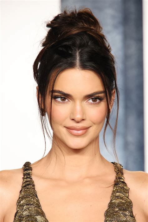 Kendall Jenner sported a 'bedhead bun' at the Oscars afterparty | Long hair styles, Jenner hair ...