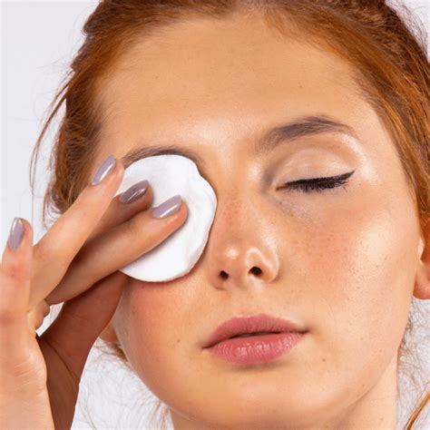 WARM COMPRESSES FOR THE EYES: TIPS AND BENEFITS - Simpleeyedeas