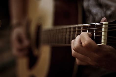 7 Tips For Leading Worship On Acoustic Guitar