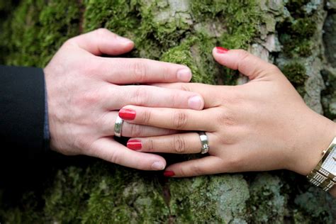 Fotos gratis : mano, hombre, árbol, naturaleza, mujer, pierna, amor, dedo, verde, Iglesia ...