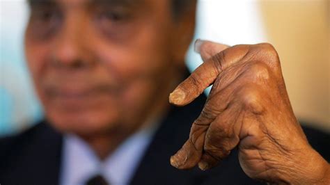 Guinness World Record holder Shridhar Chillal finally has his nails cut - BBC Newsround