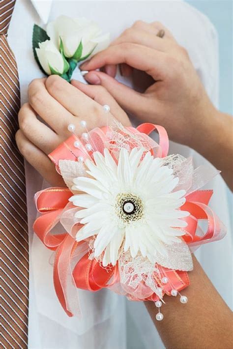 How To Make A Real Flower Corsage at Wendy Morse blog