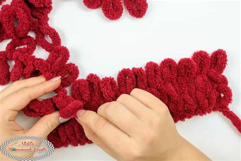 Easy Loop Yarn Scarf Free Tutorial - Nicki's Homemade Crafts