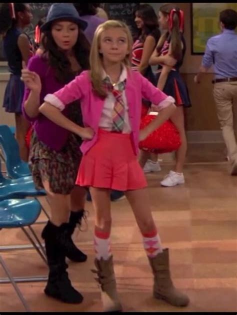 Pin by Craig Foye on G. Hannelius/Avery Jennings | Tv show outfits, Dog with a blog, Classic outfits