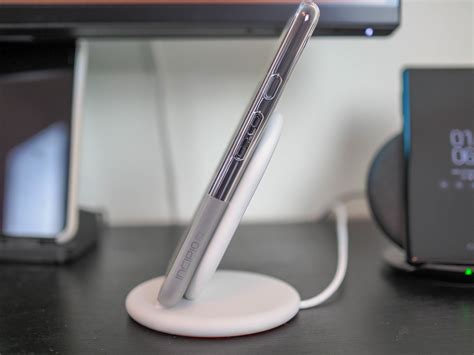 Samsung Fast Charge Wireless Charging Stand vs. Google Pixel Stand ...