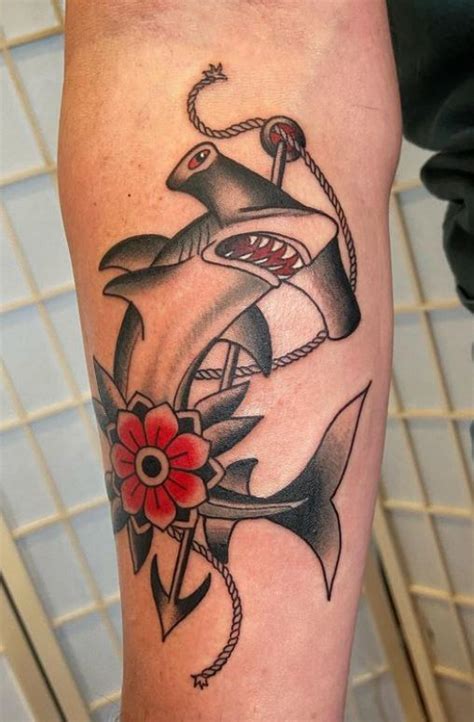 Discover more than 74 american traditional hammerhead shark tattoo - in.coedo.com.vn