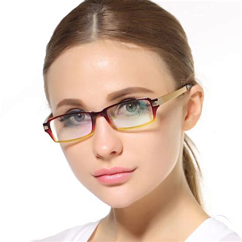 Eyewear Trends 2024 Vogue - Hinda Latrena