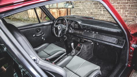 Porsche-911-GT2-993-1996-interior - Mega Autos