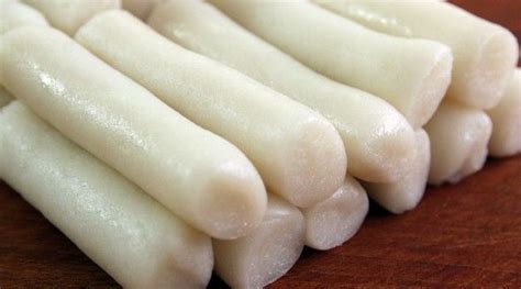 Garaetteok (cylinder-shaped rice cakes for tteokguk or tteokbokki ...