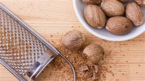 Nutmeg powder- Uses, Benefits and Recipes – alcoeats