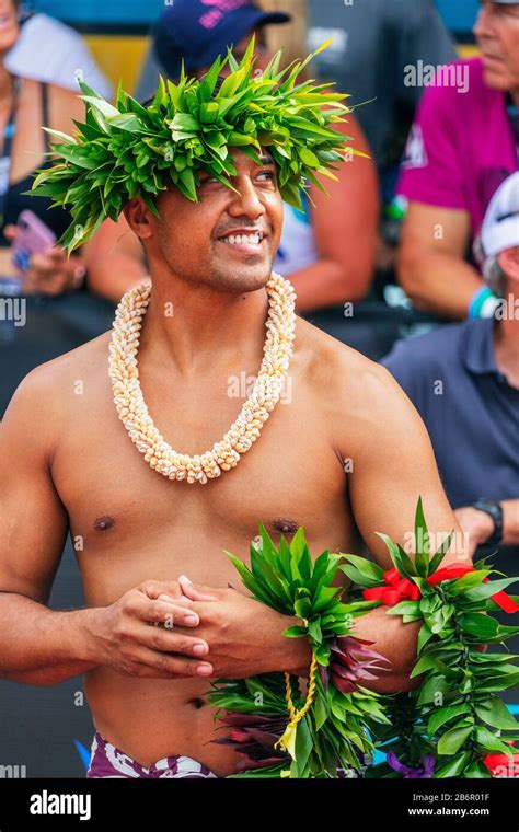 Hawaii traditional clothing hi-res stock photography and images - Alamy