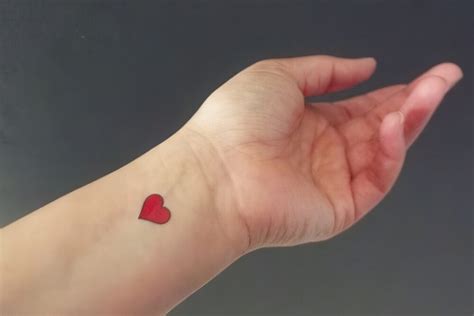 28 Cute Small Heart Tattoo Ideas For Women - Styleoholic