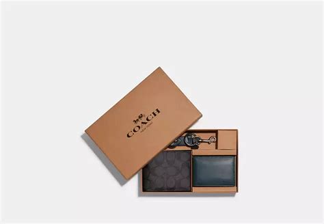 COACH® Outlet | Boxed 3 In 1 Wallet Gift Set In Colorblock Signature Canvas