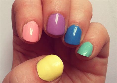 Ever So Juliet | Edinburgh lifestyle blog: Pastel rainbow nails