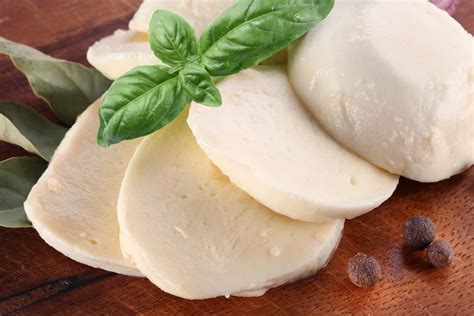 Food & Beverage To Know (Buffalo mozzarella (Italian: mozzarella di ...