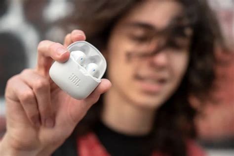 JBL unveils 7 new pairs of true wireless earbuds at CES 2023