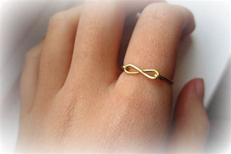 Style Generis: DIY Wire Ring: Infinity