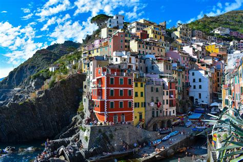 The colourful and sunny seaside village of Riomaggiore, Cinque Terre, La Spezia, Italy [OC ...