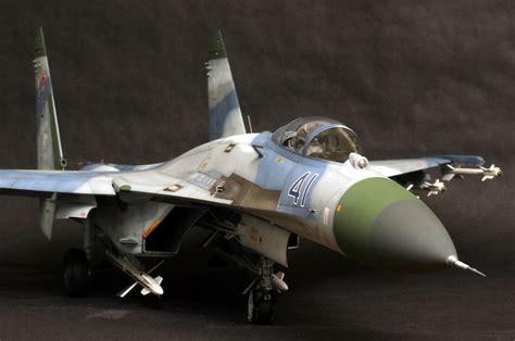 Scale Model Videos: Model Build: Sukhoi SU-27 Flanker