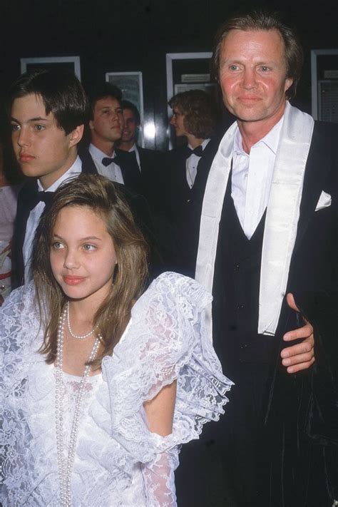 Angelina Jolie and her dad, Jon Voight, on the red carpet at the 1986 ...