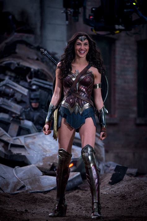 Gal Gadot's Wonder Woman Flashes A Smile In New BATMAN V SUPERMAN: DAWN OF JUSTICE BTS Image