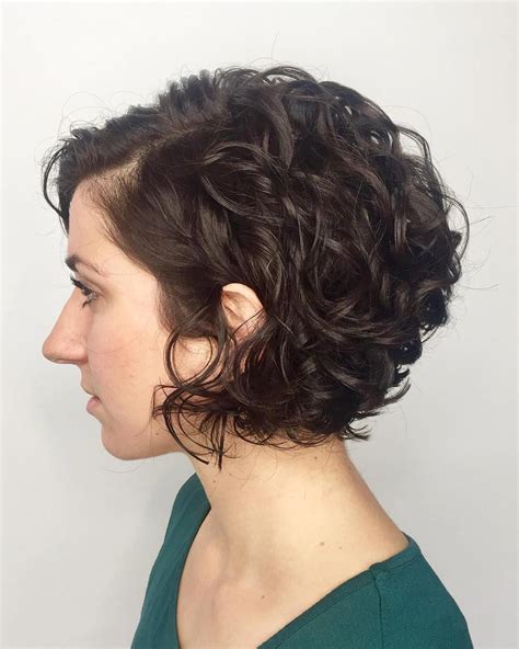 40 Stunning Curly Short Haircuts - July 2019 IG Collection | Wavy bob hairstyles, Short curly ...