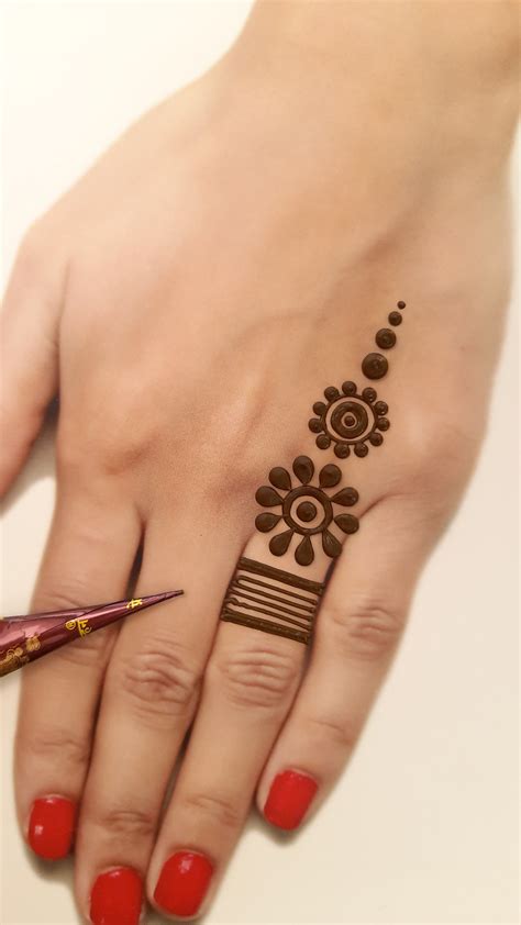 Ring Finger Mehndi Designs | Easy Henna Designs For Fingers