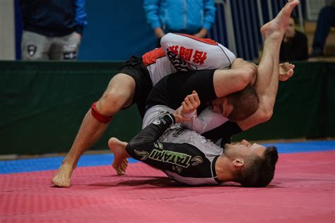 Three Best Triangle Choke Defense Options For BJJ - BJJ World