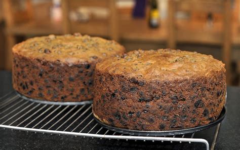 How to Make a Classic British Christmas Cake, Step by Step