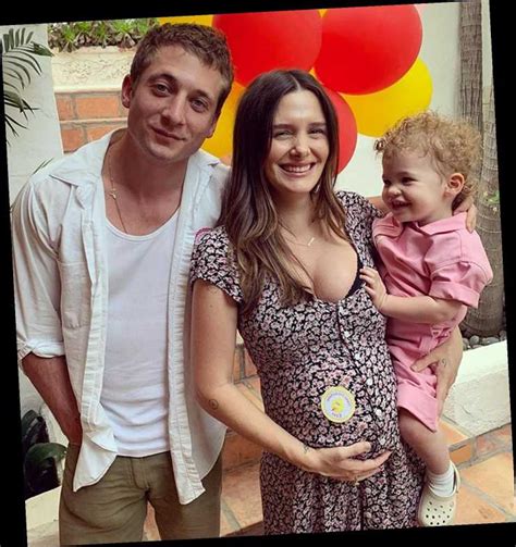 Shameless' Jeremy Allen White, Wife Addison Timlin Welcome Daughter ...