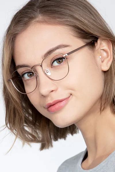 Pin von Sunny Peichi auf 髮型 in 2020 | Brillen rundes gesicht, Brille stil, Brillen frauen