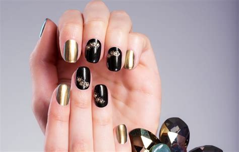Update more than 140 black and gold nail designs best - noithatsi.vn