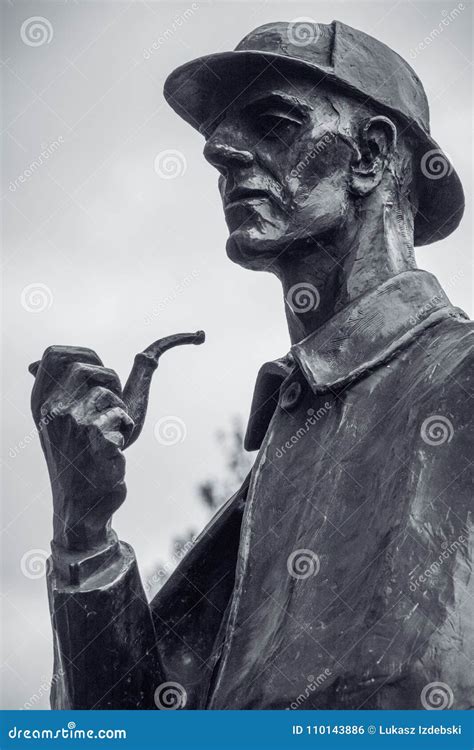 Sherlock Holmes Statue in London, England Editorial Photo - Image of ...